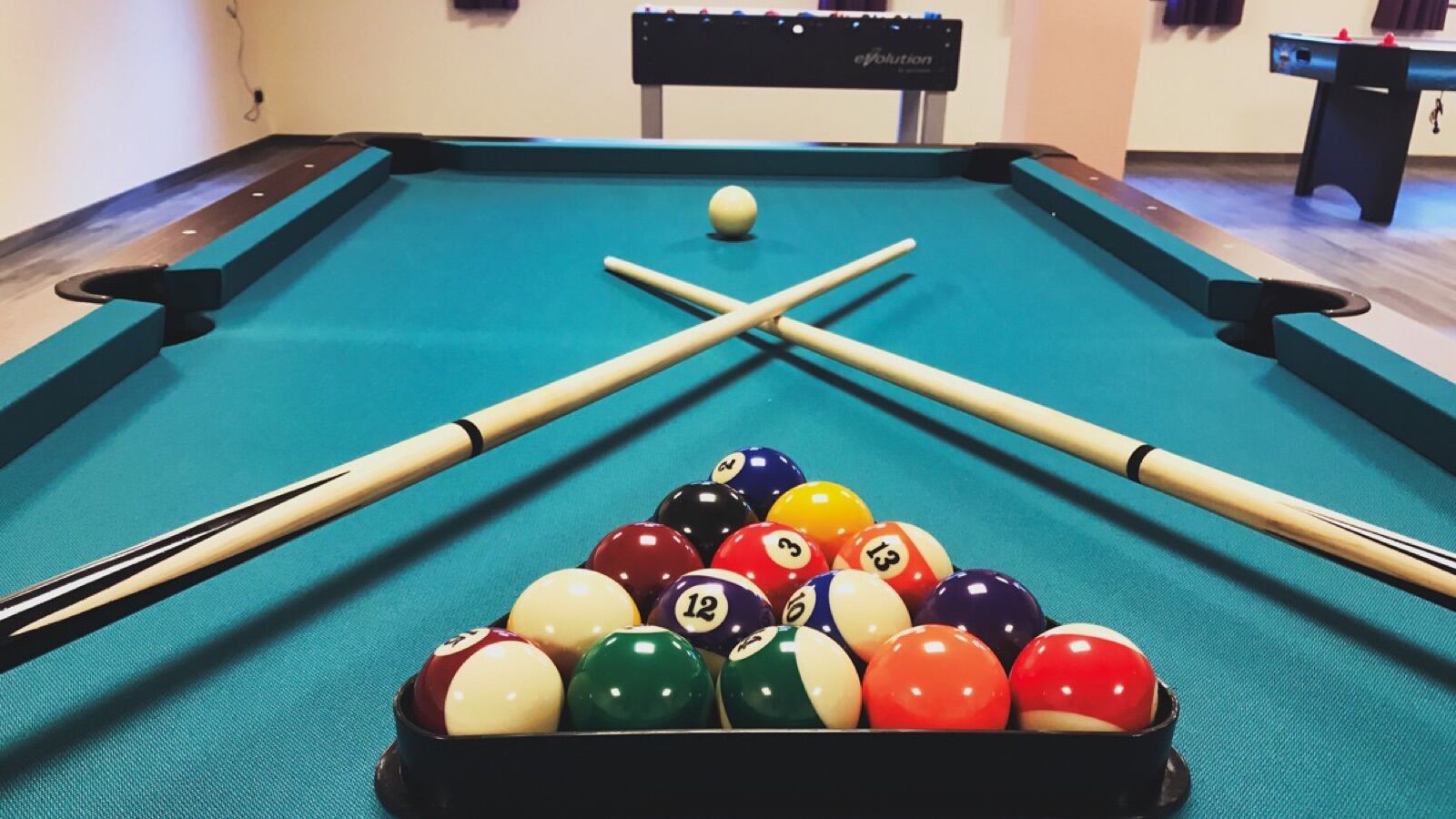 De spelkamer met biljart
