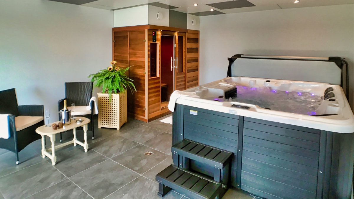 spa with sauna and hot tub